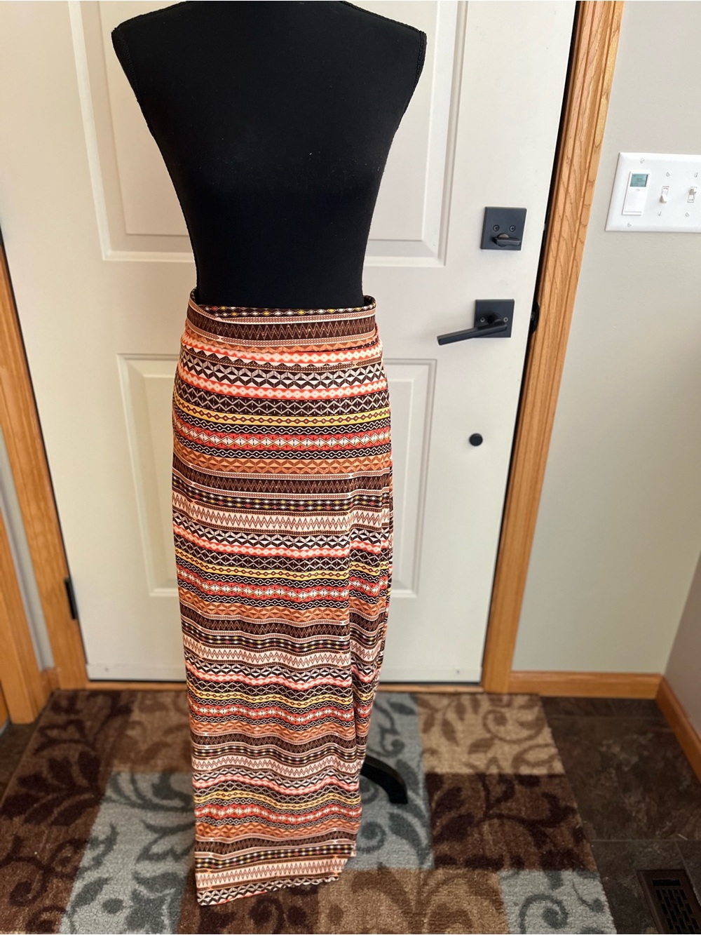 Women’s Hot Kiss brown orange tan pattern pull on maxi skirt. Small/medium